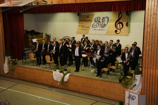 Die Brass Band Oberschwaben-Allgäu nimmt den Applaus entgegen